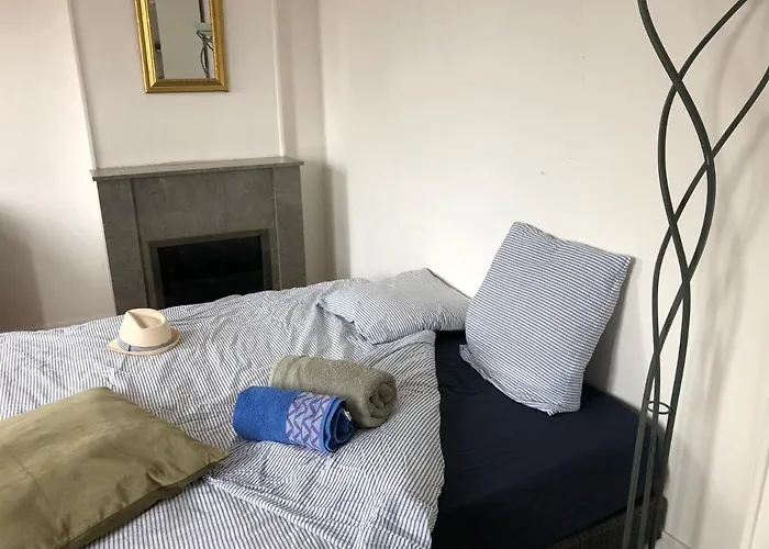 Agreable Maison De Ville ,Calme Avec Tous Les Commerces A 150M