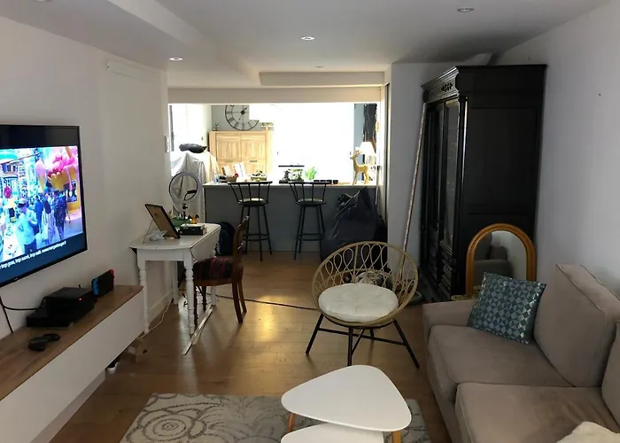 Agreable Maison De Ville ,Calme Avec Tous Les Commerces A 150M